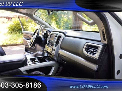 Used 2019 Nissan Titan PRO-4X w/ Pro-4x Convenience Package AWD/4WD image 19