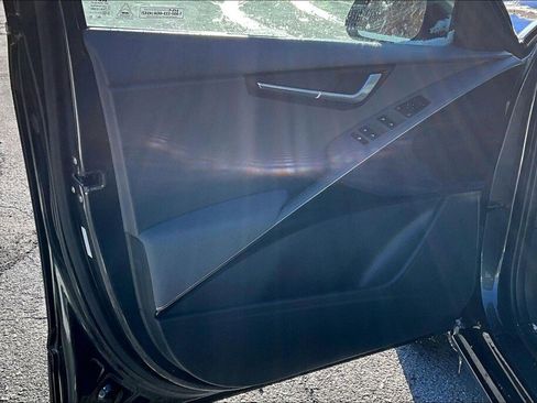Used 2023 Kia Niro EX image 12