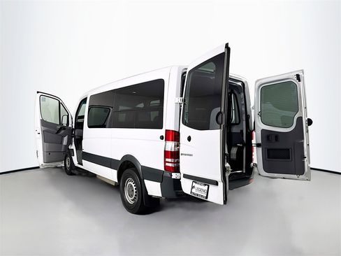 Used 2016 Mercedes-Benz Sprinter 2500 image 21