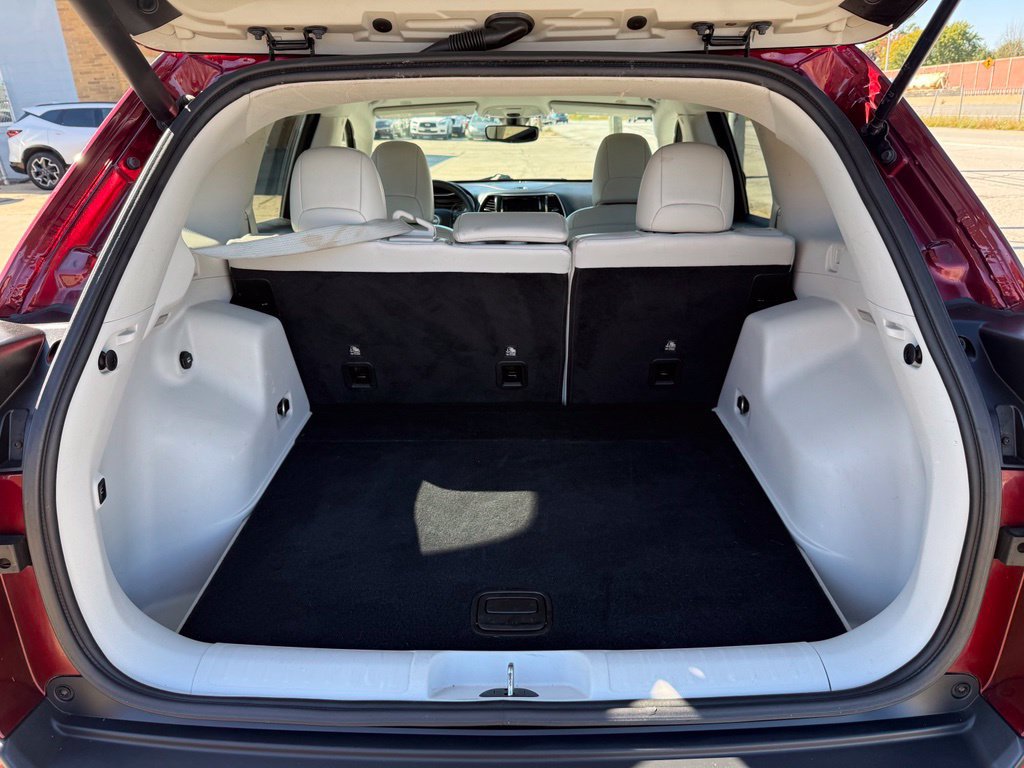 Used 2019 Jeep Cherokee Limited AWD/4WD image 19