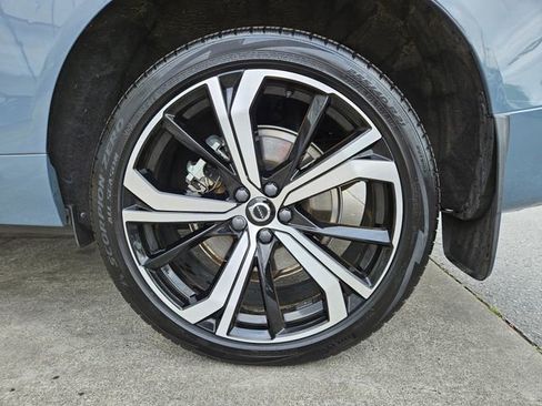 Used 2022 Volvo XC60 T8 R-Design w/ Advanced Package AWD/4WD image 9