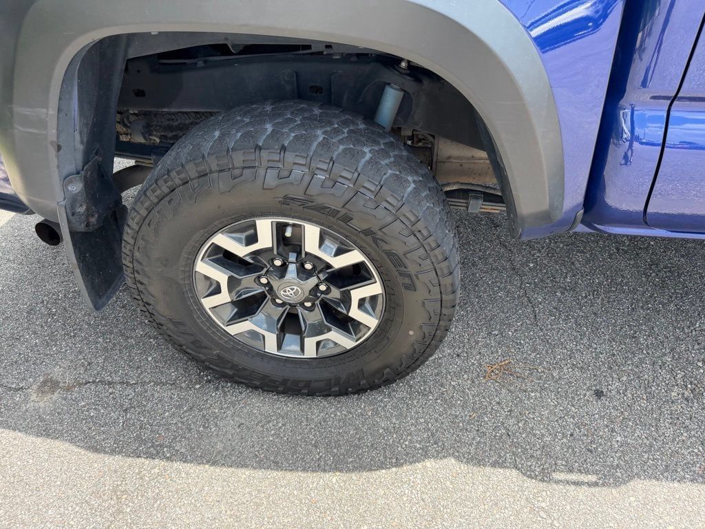 Used 2022 Toyota Tacoma TRD Off-Road w/ Technology Package AWD/4WD image 5