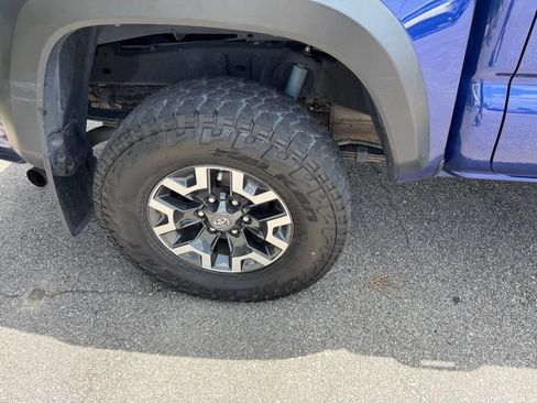 Used 2022 Toyota Tacoma TRD Off-Road w/ Technology Package AWD/4WD image 5