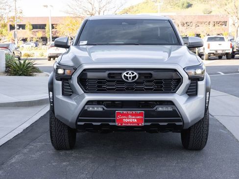 Certified 2024 Toyota Tacoma TRD Off-Road image 2