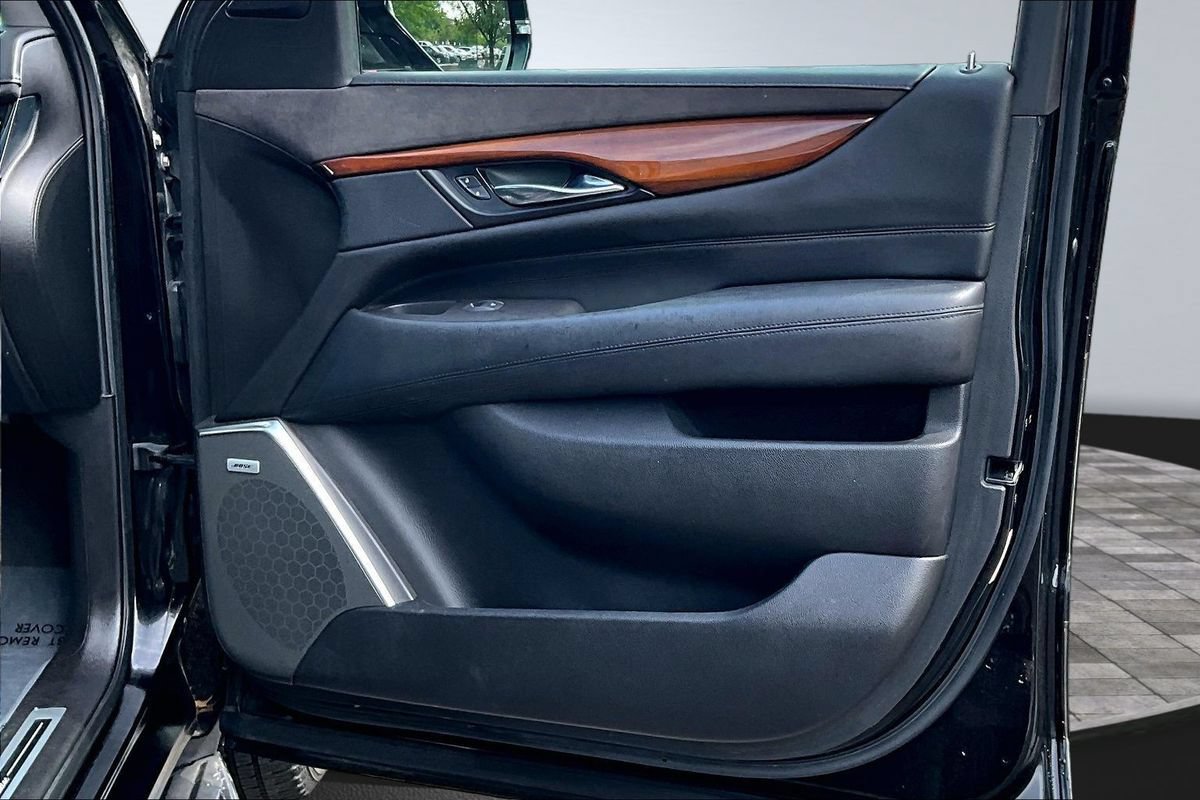 Used 2016 Cadillac Escalade ESV 2WD image 17