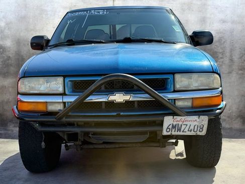 Used 2001 Chevrolet S10 Pickup LS w/ Cold-Climate Pkg image 4