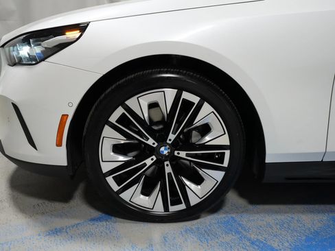 Used 2025 BMW 530i xDrive w/ Premium Package AWD/4WD image 36