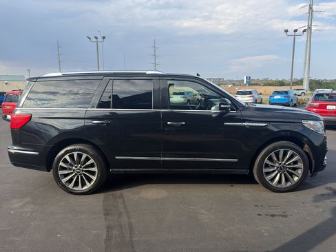 Used 2018 Lincoln Navigator Select AWD/4WD image 5