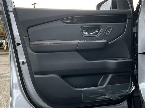 New 2025 Honda Pilot TrailSport image 23