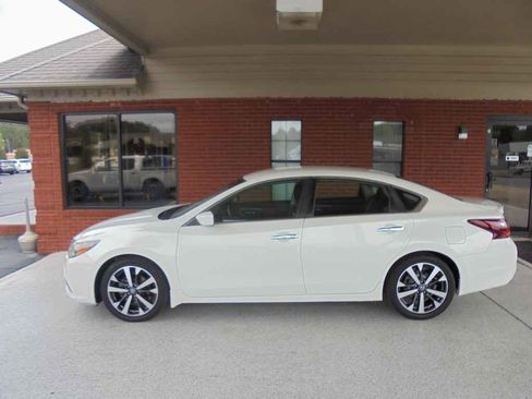 Used 2017 Nissan Altima 2.5 SR image 1