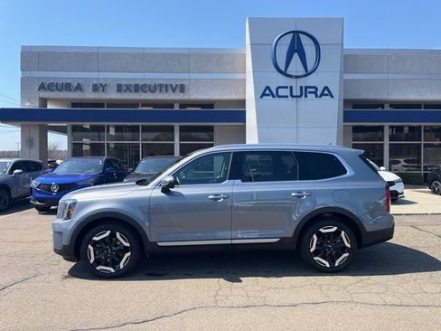 Used 2025 Kia Telluride S AWD/4WD image 3