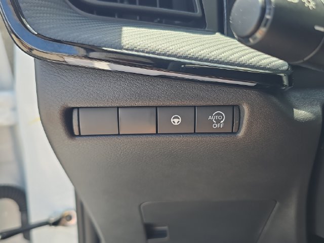 Used 2025 Nissan Kicks SR FWD image 22