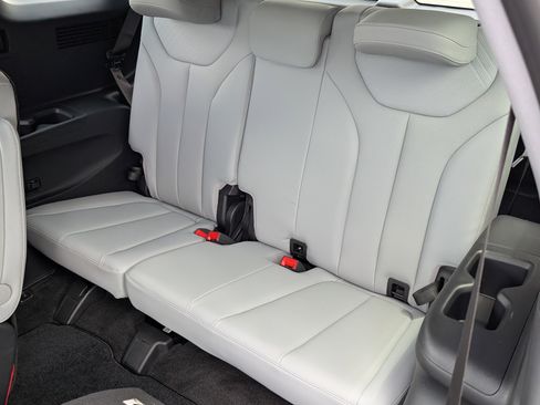 Used 2025 Hyundai Palisade SEL FWD image 13