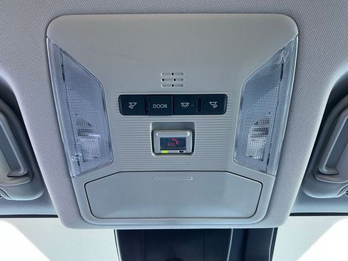 Used 2025 Toyota RAV4 XLE image 17