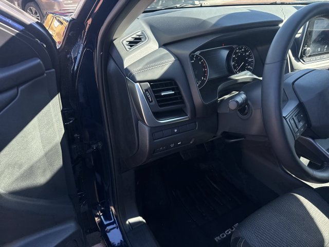 Used 2026 Nissan Rogue SV FWD image 13