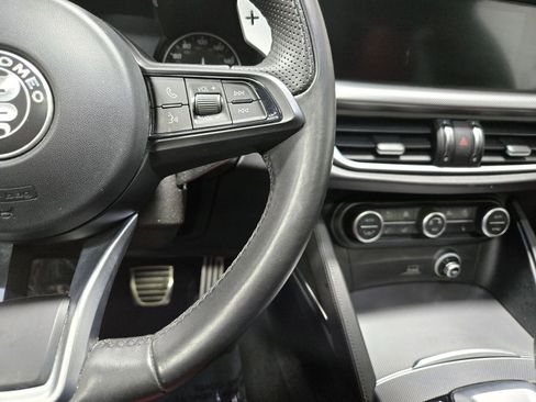 Used 2022 Alfa Romeo Stelvio Veloce image 16