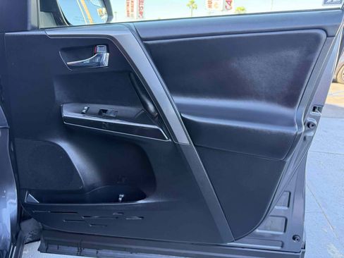 Used 2018 Toyota RAV4 SE w/ All Weather Liner Package FWD image 58