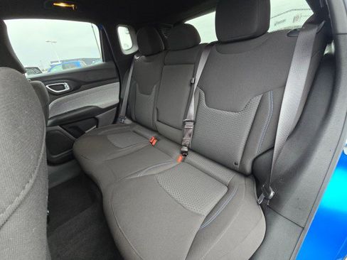 Used 2025 Jeep Compass Sport image 21