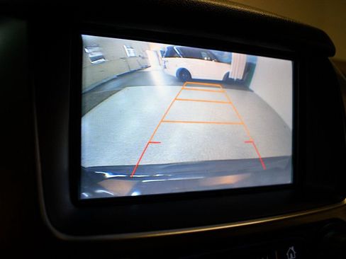 Used 2017 Chevrolet Suburban LS RWD image 6