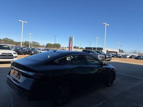 New 2026 Nissan Sentra SV image 3