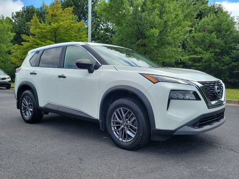 Used 2023 Nissan Rogue S AWD/4WD image 3