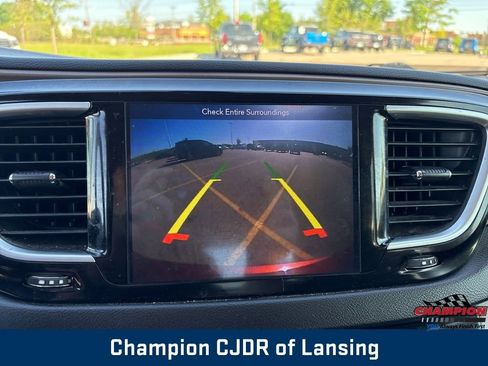 Used 2018 Chrysler Pacifica Touring-L Plus w/ Tire & Wheel Group image 30