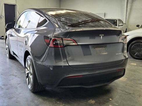 Used 2023 Tesla Model Y AWD image 2