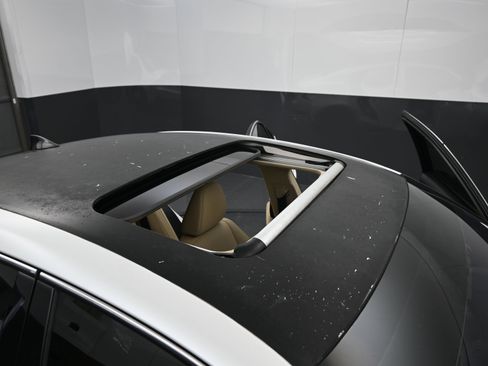 Used 2016 Lexus IS 200t image 21