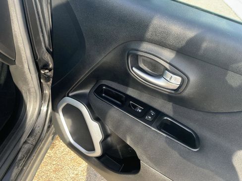 Used 2020 Jeep Renegade Sport image 30