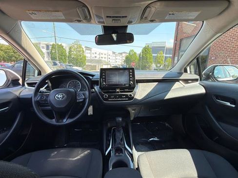 Used 2021 Toyota Corolla LE FWD image 23