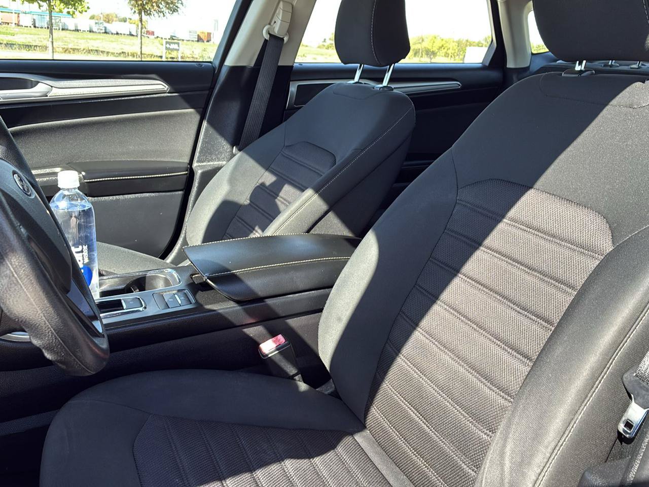 Used 2020 Ford Fusion SE FWD image 14