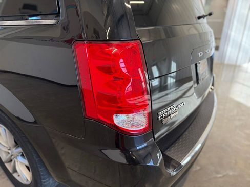 Used 2016 Dodge Grand Caravan SE image 14