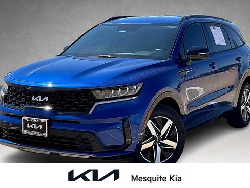 Certified 2023 Kia Sorento S image 1