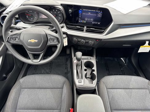 Used 2024 Chevrolet Trax LS image 9
