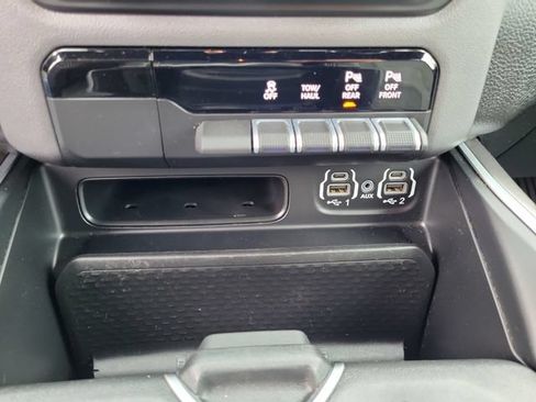 Used 2022 RAM 1500 Big Horn AWD/4WD image 32