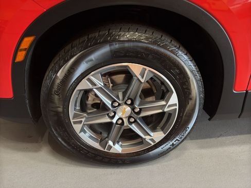 Used 2025 Chevrolet Blazer LT image 9