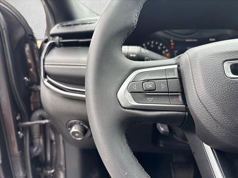 Used 2022 Jeep Compass Latitude FWD image 27