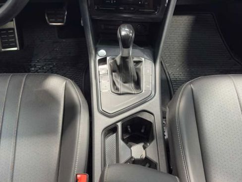 Used 2024 Volkswagen Tiguan SE R-Line image 21