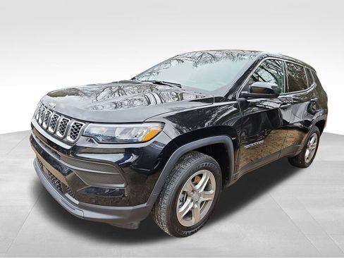 Used 2024 Jeep Compass Sport image 3