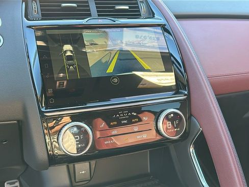 Used 2024 Jaguar E-PACE R-Dynamic SE image 15