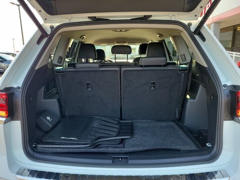 Used 2025 Volkswagen Atlas SE FWD image 8