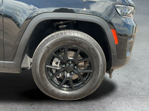 Used 2025 Jeep Grand Cherokee Laredo X RWD image 24