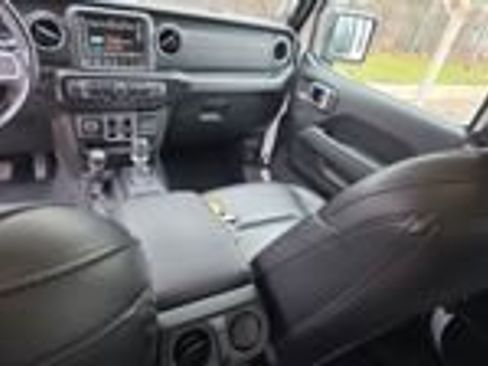 Used 2022 Jeep Wrangler Unlimited Sahara w/ Cold Weather Group AWD/4WD image 13