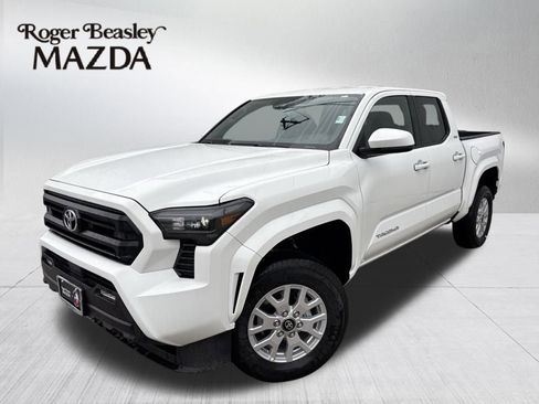Used 2025 Toyota Tacoma SR5 image 1