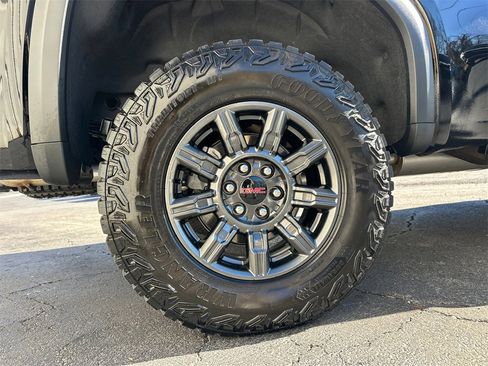 Used 2025 GMC Sierra 1500 AT4X image 18