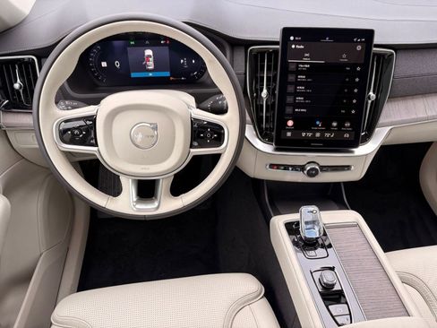 Used 2026 Volvo XC90 B6 Ultra w/ Protection Package image 23