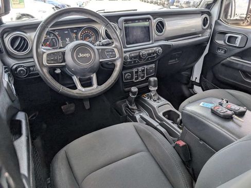 Used 2019 Jeep Wrangler Unlimited Sahara w/ Uconnect 4C Nav & Sound Group AWD/4WD image 16
