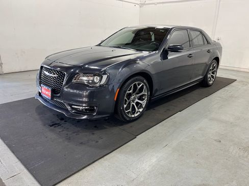Used 2018 Chrysler 300 S w/ 300S Premium Group image 3
