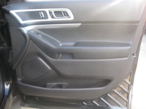 Used 2015 Ford Explorer XLT image 11