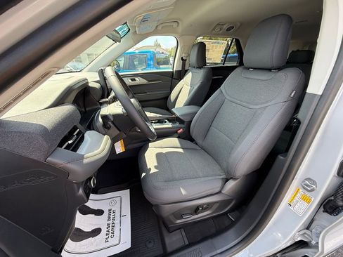 New 2025 Ford Explorer Active image 11